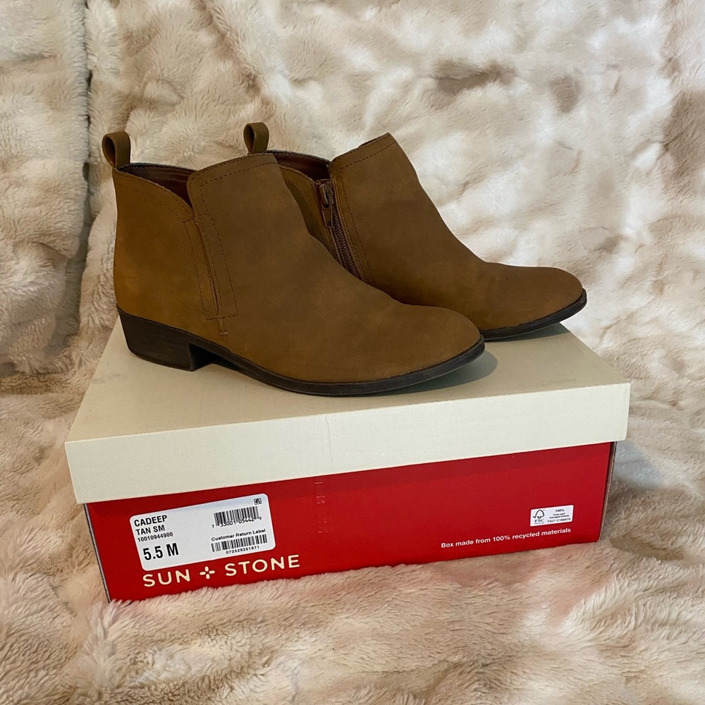 SUN & STONE CADEEP TAN ANKLE BOTIES SIZE 5.5